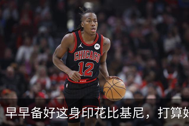 早早备好这身印花比基尼，打算好好享受这里的山水